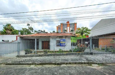 Casa com 3 dormitórios para alugar, 130 m² por R$ 4.650,00/mês - Água Verde - Blumenau/SC