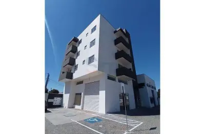 Sala comercial nova de esquina com habite-se, acessibilidade e vagas de estacionamento.