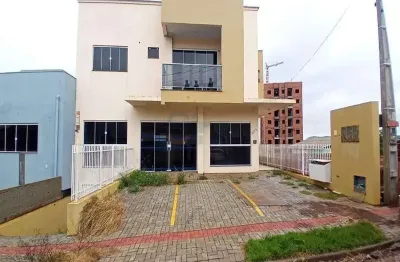 Sala comercial de frente, com habite-se e acessibilidade. três vagas de estacionamento.