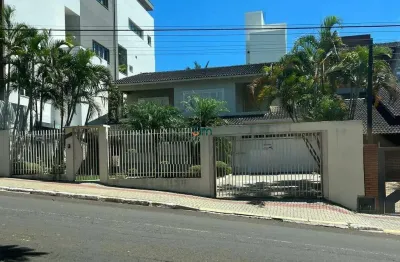 Casa com 4 quartos para alugar na Rua Uruguai  D, Jardim Itália, Chapecó