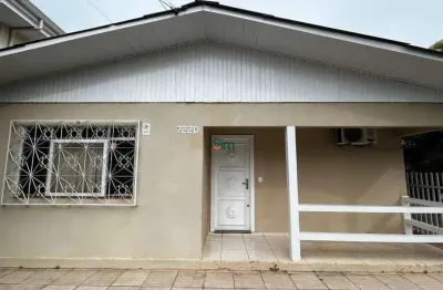 Casa com 3 quartos para alugar na Rua Rio De Janeiro, Centro, Chapecó
