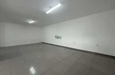 Sala comercial para locação no centro próximo à igreja catedral