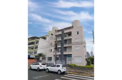Apartamento de fundos, quarto com roupeiro, climatizador !!
