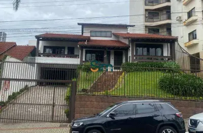 Casa para locação no centro – ampla, confortável e bem localizada!