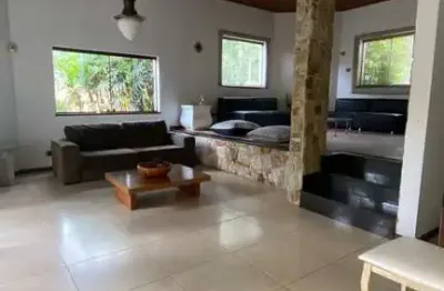 Casa no bolsão de interlagos 370m - 4 dorm - 3 suítes - 4 banheiros - 8 vagas