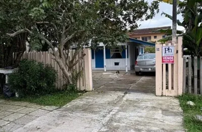 Excelente sobrado na cohapar, muito bem localizado, proximo ao supermercado bavaresco, escolas e agencia do contribuinte (iptu).