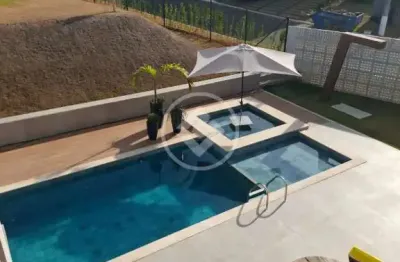 Casa  exclusiva com 5 quartos, área gourmet e 6 vagas,  segurança 24h. codigo: 150921