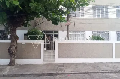 Apartamento exclusivo de 2 quartos, banheiro, 1 vaga, em condomínio fechado, em bento ribeiro