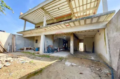 *à beira-mar em peruíbe — uma casa imponente, um projeto versátil, uma oportunidade rara*