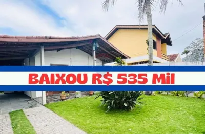 Imperdível! Casa com 5 Dormitórios e Espaço Gourmet a 150m da Praia no Stella Maris