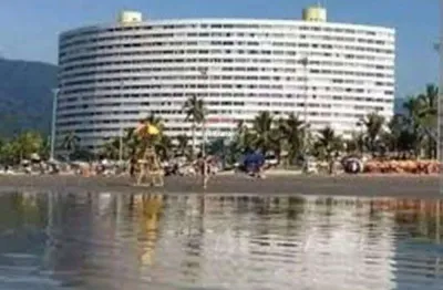 Apartamento de frente para o mar no prédio redondo – peruíbe/sp