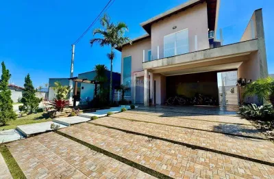 Sobrado com 4 suítes, área gourmet e piscina em condomínio completo