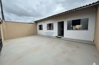 Casa em peruíbe com 3 dormitórios, piscina e churrasqueira!