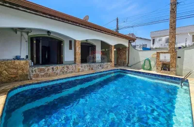 Casa com 4 quartos para alugar no Centro, Peruíbe 