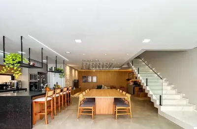 Casa com 3 quartos à venda na Rua Professora Delvina Borges, --, Universitário, Londrina por R$ 1.770.000