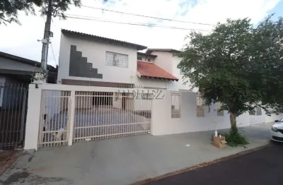Casa com 5 quartos à venda na Rua Júlio César Ribeiro, --, Aeroporto, Londrina por R$ 750.000