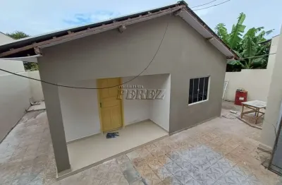 Casa com 3 quartos para alugar na Rua Serra dos Mangabeiros, --, Bandeirantes, Londrina por R$ 1.800