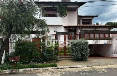Casa a venda no Setor Sul -  4 suites - 974 m2 de terreno - Contra esquina com a Av. 88