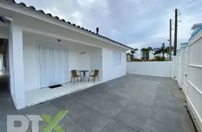 Casa de 03 dormitórios com anexo no centro de tramandaí