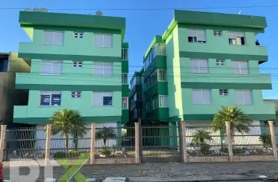 Apartamento de 02 dormitórios no centro de tramandaí