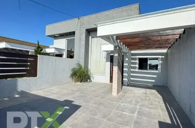 Casa geminada de alto padrão com 02 dormitórios no centro de imbé