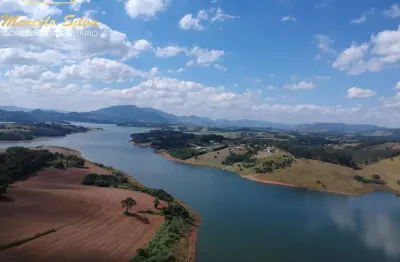 Represa, terreno plano em condomínio de alto padrão