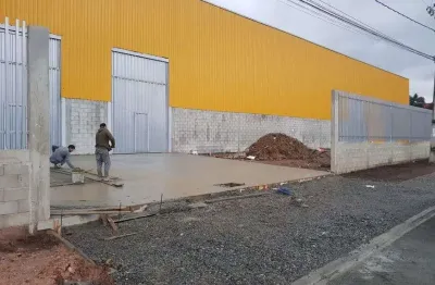 Galpão para aluguel tem 1300 metros quadrados construido