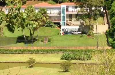 Casa à venda em frente ao lago quitandinha em petrópolis!
