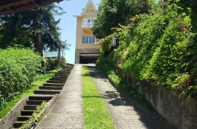 Casa à venda em excelente condomínio no retiro petrópolis rj