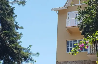 Casa à venda em excelente condomínio no Retiro Petrópolis RJ