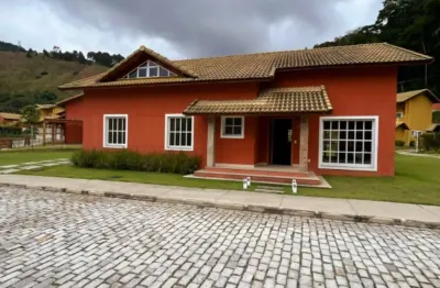 Linda casa linear à venda em itaipava-petrópolis-rj