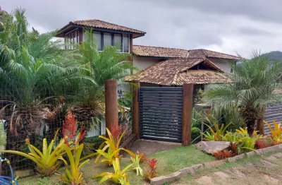 Belíssima casa de condomínio à venda em nogueira petrópolis-rj!