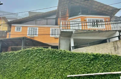 Excelente residência reformada à venda no bairro mauá, petrópolis-rj!
