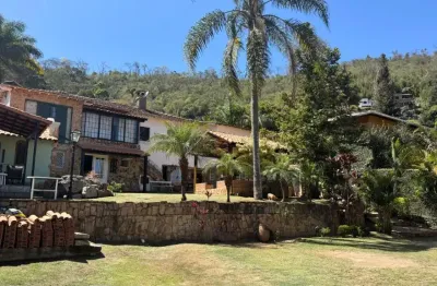Linda casa pronta para morar,  à venda em nogueira, petrópolis-rj!