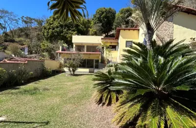 Lindo sítio à venda no charmoso bairro de pedro do rio, petrópolis-rj!