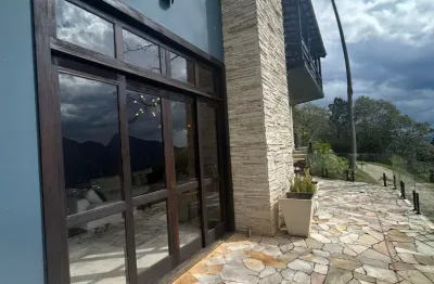 Belíssima casa para locação ou venda alto padrão em petrópolis!