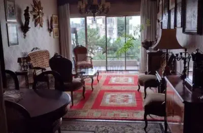 Apartamento espaçoso de 3 quartos e 2 banheiros, com varanda e uma ampla sala para dois ambientes.