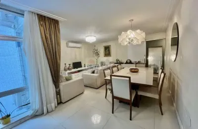 Apartamento semi mobiliado de 167m2, com 3 quartos, 2 banheiros, 1 vaga, próximo à praia no gonzaga