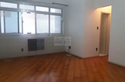 Apartamento com 2 dormitórios. 100 m² de área útil, 1 quadra da Praia. Vaga Privativa