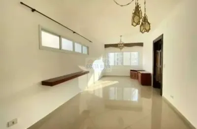 Apartamento com 122 m², frente ao mar, 2 dormitórios 2 banheiros 1 vaga de garagem demarcada