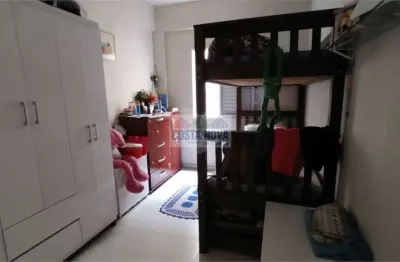 Casa de condomínio, 2 quartos, 1 banheiro, sala, cozinha e área de serviço
