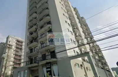 Apartamento com 76 m², sala com varanda, cozinha americana com armários, área de serviço, banheiro
