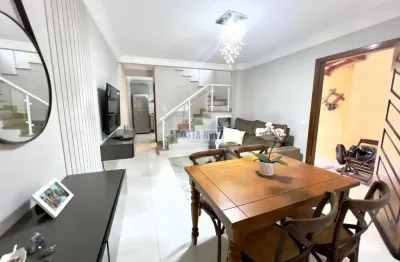 Sobrado com 3 quartos, 1 lavabo, 1 banheiro, 2 vagas de garagem no bairro Vila Mirim.