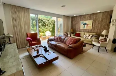 Casa mobiliada 218 m2, 3 dormitórios, 2 banheiros e 4 vagas no guarujá ( aceita permuta )