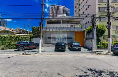 Imóvel de esquina no jardim das acácias. frente de 22 m para rua raposo tavares. au: 330, at 427 m²