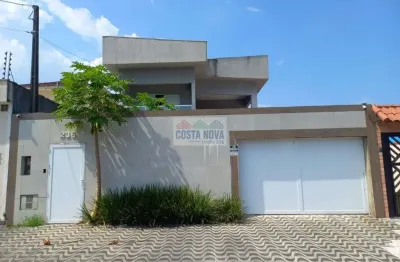Casa de alto padrão à venda. 3 suítes, 5 banheiros, 4 vagas, próximo a praia