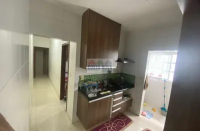 Casa sobreposta com 2 quartos na nova mirim (aloha) praia grande-sp