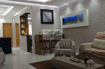 Casa térrea sobreposta 250m², 3 dormitórios (3 suítes), 6 banheiros, 2 vagas na Ponta da Praia