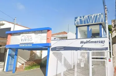 Excelente prédio comercial com 230m², com 7 salas, 6 banheiros, 3 vagas com saída para as 2 ruas