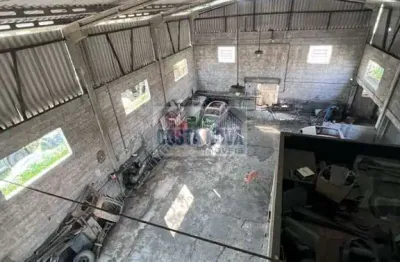 Galpão comercial de 330m² próximo a Rodovia dos Imigrantes em São Vicente, com edícula é mezanino